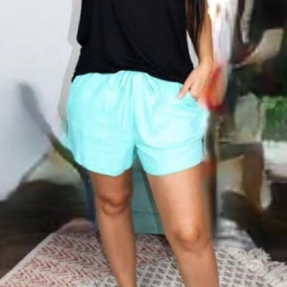 NWT Zenana mint colored super soft shorts WITH pockets and drawstring size S - Picture 2 of 4